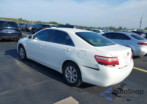2007 Toyota Camry Le z USA, uszkodzony, nr VIN 4T1BE46K27U670867